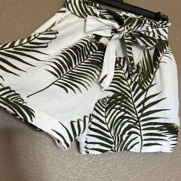 H&M palm leaf shorts size 2 - Picture 2 of 5